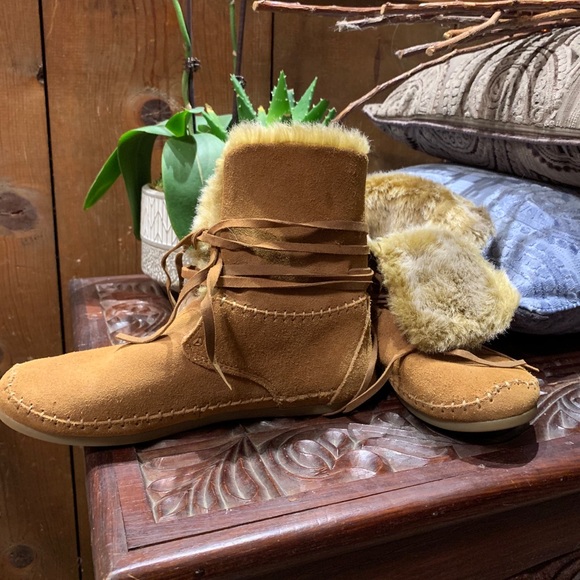 Toms Shoes - Tom’s Moccasin Boots
